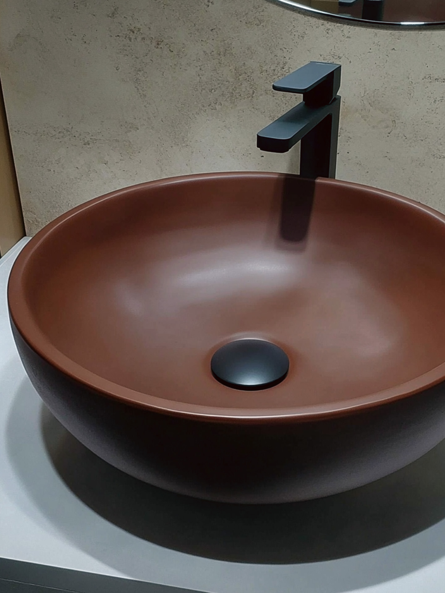 Круглая раковина из бетона